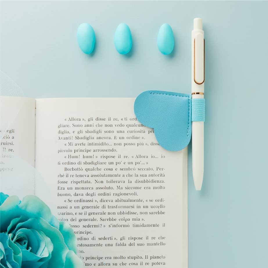 26402 - segnalibreo cuore azzurro con penna