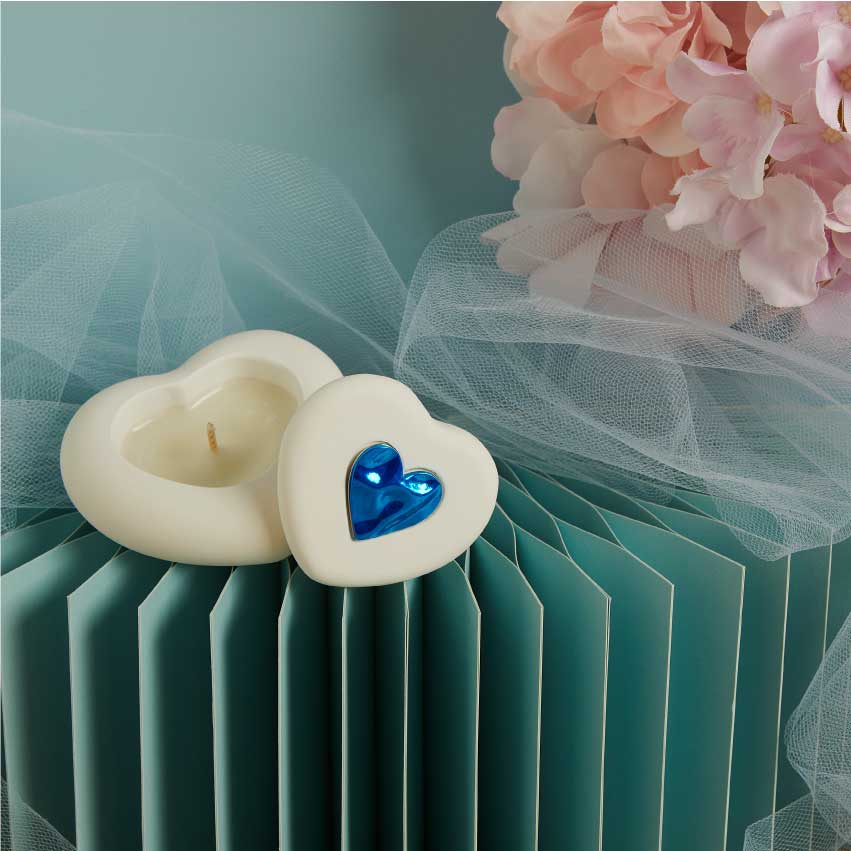 26295-CAND - scatolinacuore con applicazione azzurra 9x8,5x4 con candela