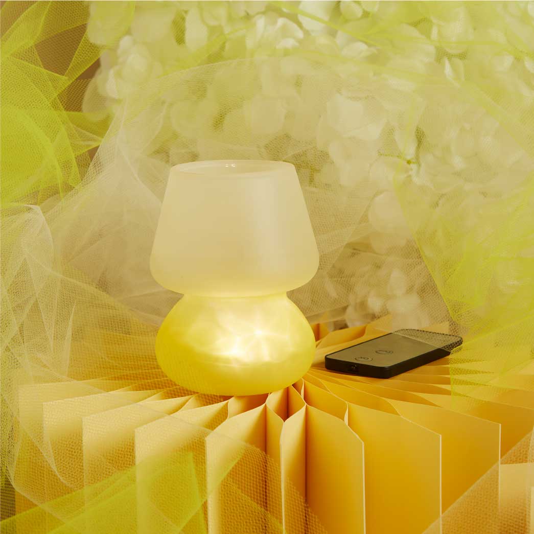 26164 - LAMPADA GIALLA LED CON TELECOMANDO 8X11