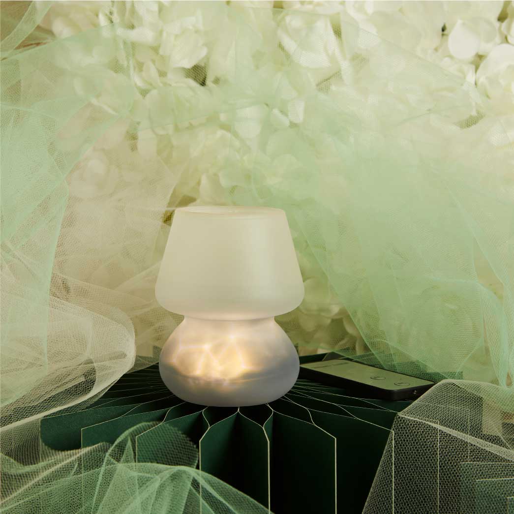26158 - LAMPADA LED BIANCA CON TELECOMANDO 8X11